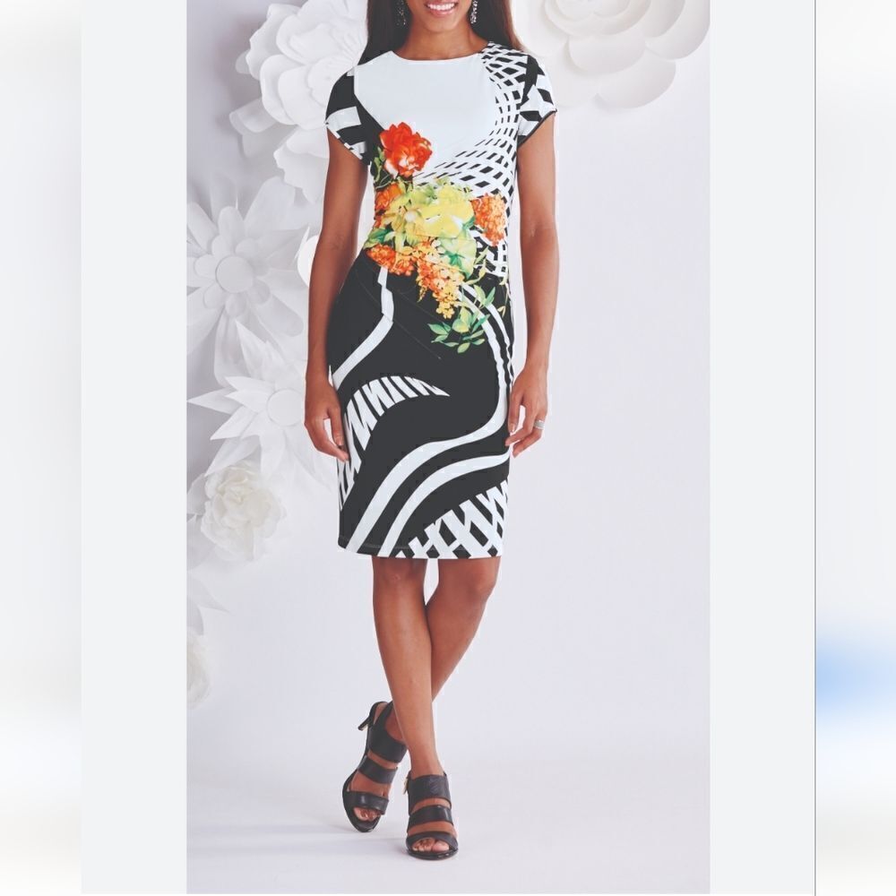 Monroe andโMainโโSideโBouquetโDress